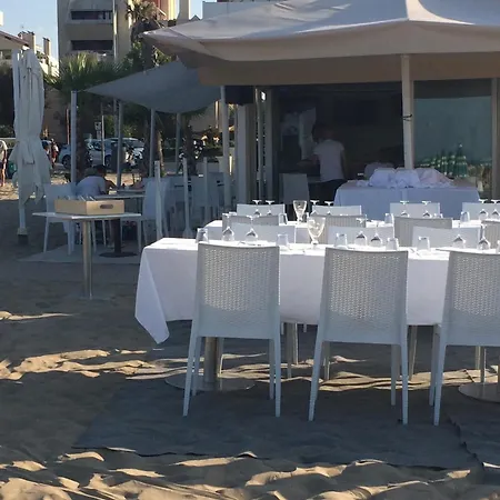 Riccione Sul Mare Con Servizio Spiaggia E Aquapark *