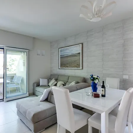 Apartment Riccione Sul Mare Con Servizio Spiaggia E Aquapark