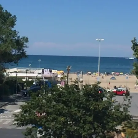 Riccione Sul Mare Con Servizio Spiaggia E Aquapark Apartment *