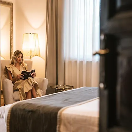 De La Hotel 4*