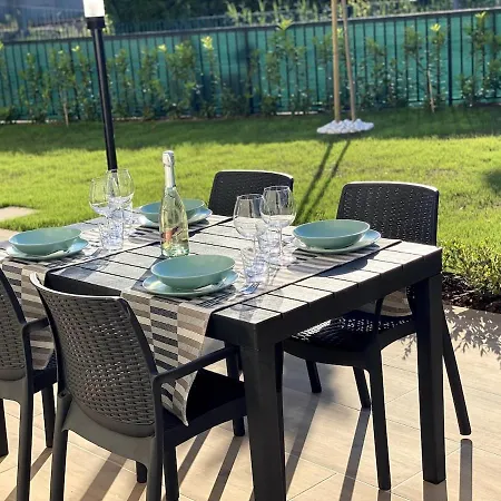 Apartment Con Giardino Indipendente 250 Mt Dal Mare