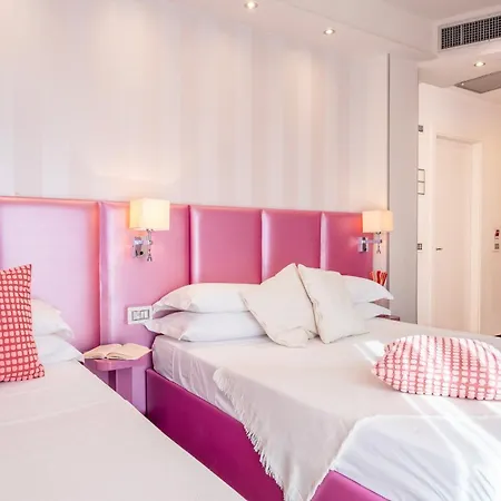 2000 Hotel