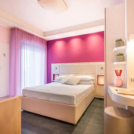2000 Hotel