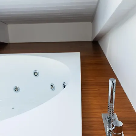Apartment Penthouse18 - Jacuzzi On Master Bedroom