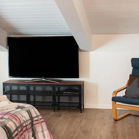 Penthouse18 - Jacuzzi On Master Bedroom *
