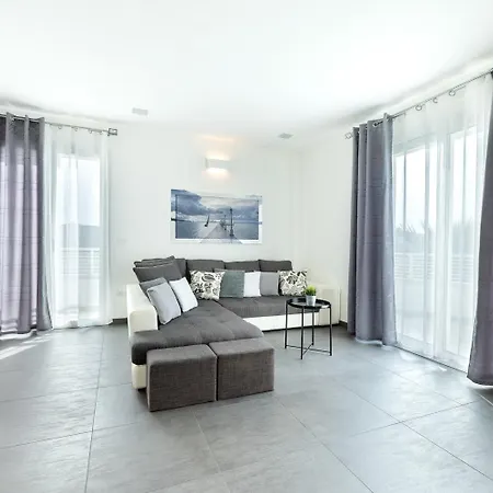 Penthouse18 - Jacuzzi On Master Bedroom