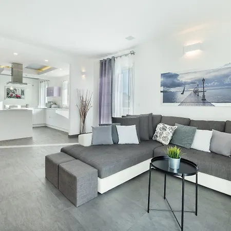 Penthouse18 - Jacuzzi On Master Bedroom Apartment