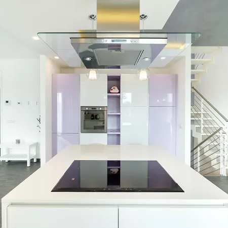 Apartment Penthouse18 - Jacuzzi On Master Bedroom *