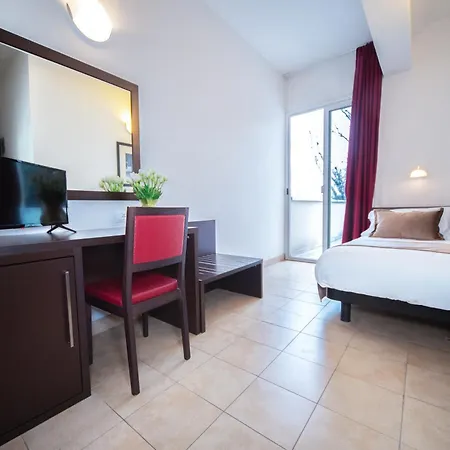 Union Park - Sul Mare Con Piscina 3* Riccione