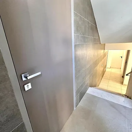 Apartment Vle Dante Riccione--lux Apt--2 Living Room--2 Matrimoniali Kingsize--2 Cucine Professionali--3 Bagni Completi--2 Parcheggi Gratuiti--250mt Dal Mare *
