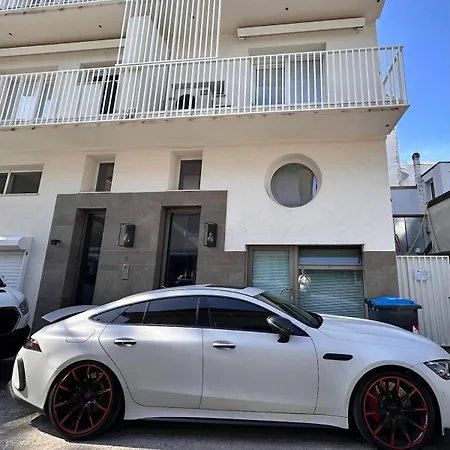 Apartment Vle Dante Riccione--lux Apt--2 Living Room--2 Matrimoniali Kingsize--2 Cucine Professionali--3 Bagni Completi--2 Parcheggi Gratuiti--250mt Dal Mare *