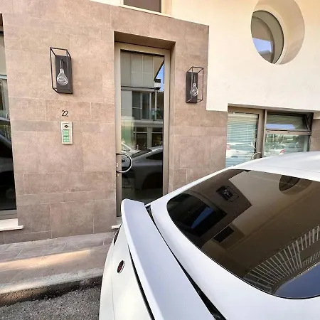 Vle Dante Riccione--lux Apt--2 Living Room--2 Matrimoniali Kingsize--2 Cucine Professionali--3 Bagni Completi--2 Parcheggi Gratuiti--250mt Dal Mare * Riccione