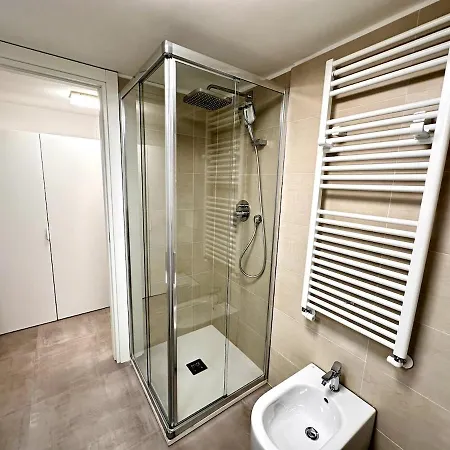 Apartment Vle Dante Riccione--lux Apt--2 Living Room--2 Matrimoniali Kingsize--2 Cucine Professionali--3 Bagni Completi--2 Parcheggi Gratuiti--250mt Dal Mare Riccione
