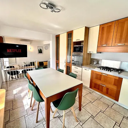 Apartment Vle Dante Riccione--lux Apt--2 Living Room--2 Matrimoniali Kingsize--2 Cucine Professionali--3 Bagni Completi--2 Parcheggi Gratuiti--250mt Dal Mare