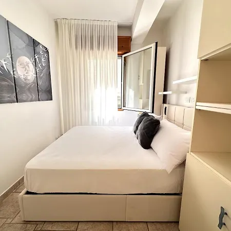 Vle Dante Riccione--lux Apt--2 Living Room--2 Matrimoniali Kingsize--2 Cucine Professionali--3 Bagni Completi--2 Parcheggi Gratuiti--250mt Dal Mare Riccione