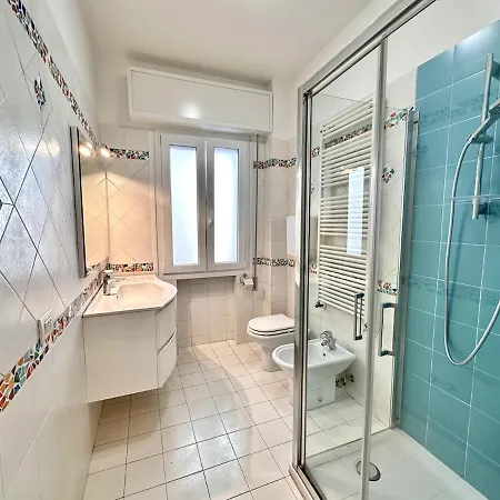 Apartment Vle Dante Riccione--lux Apt--2 Living Room--2 Matrimoniali Kingsize--2 Cucine Professionali--3 Bagni Completi--2 Parcheggi Gratuiti--250mt Dal Mare Riccione