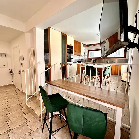 Vle Dante Riccione--lux Apt--2 Living Room--2 Matrimoniali Kingsize--2 Cucine Professionali--3 Bagni Completi--2 Parcheggi Gratuiti--250mt Dal Mare * Riccione