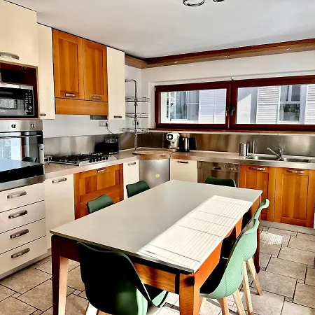 Apartment Vle Dante Riccione--lux Apt--2 Living Room--2 Matrimoniali Kingsize--2 Cucine Professionali--3 Bagni Completi--2 Parcheggi Gratuiti--250mt Dal Mare *