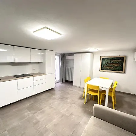 Vle Dante Riccione--lux Apt--2 Living Room--2 Matrimoniali Kingsize--2 Cucine Professionali--3 Bagni Completi--2 Parcheggi Gratuiti--250mt Dal Mare Apartment Riccione