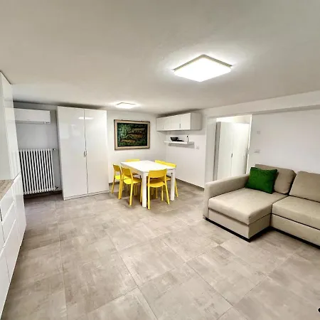 Apartment Vle Dante Riccione--lux Apt--2 Living Room--2 Matrimoniali Kingsize--2 Cucine Professionali--3 Bagni Completi--2 Parcheggi Gratuiti--250mt Dal Mare *