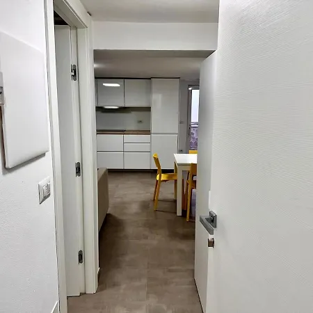 Vle Dante Riccione--lux Apt--2 Living Room--2 Matrimoniali Kingsize--2 Cucine Professionali--3 Bagni Completi--2 Parcheggi Gratuiti--250mt Dal Mare *