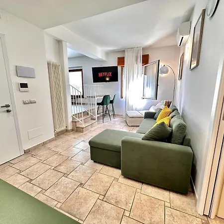Vle Dante Riccione--lux Apt--2 Living Room--2 Matrimoniali Kingsize--2 Cucine Professionali--3 Bagni Completi--2 Parcheggi Gratuiti--250mt Dal Mare Apartment Riccione