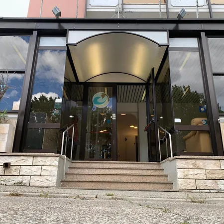 Smile Nuova Gestione Otel 2*