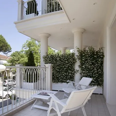 Gala Hotel 3*