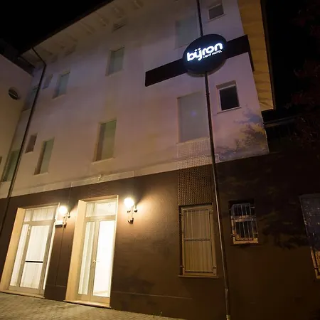 호텔 Byron Light Nuova Gestione 2024 2*