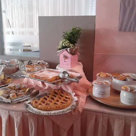 Santa Cecilia Hotel *