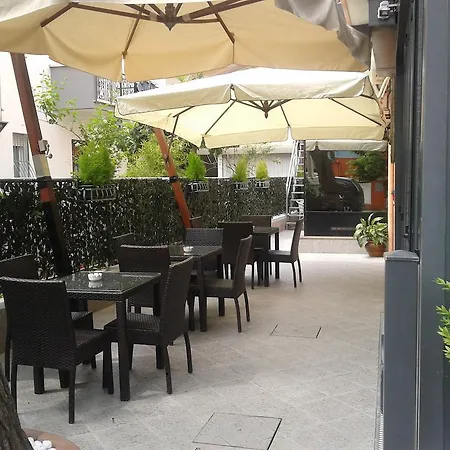 Santa Cecilia Hotel *