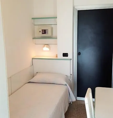 Hotel Trocadero 2*