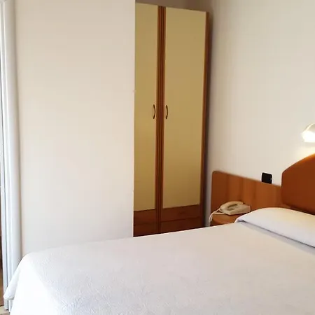Hotel Trocadero 2*