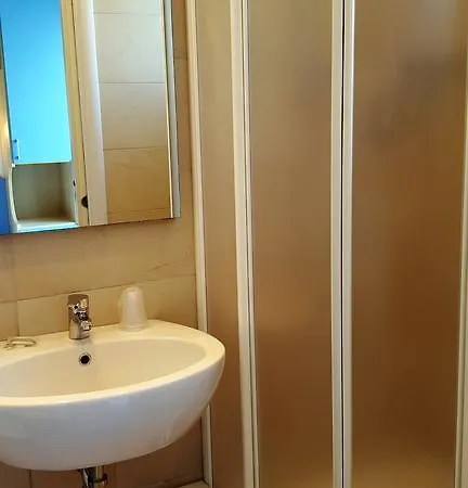 Hotel Trocadero 2*