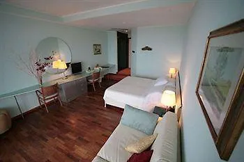 Hotel Kursaal - Fronte Mare Con Piscina Riccione