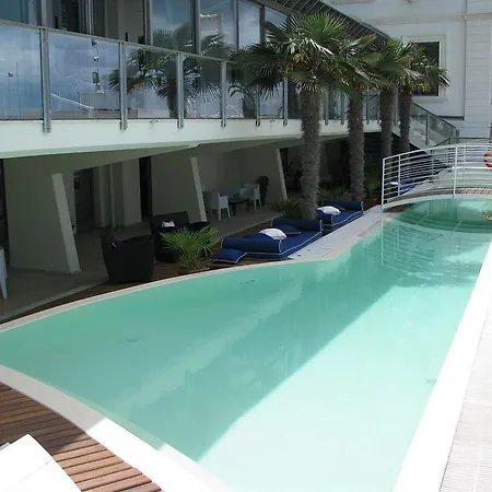 Kursaal - Fronte Mare Con Piscina Riccione