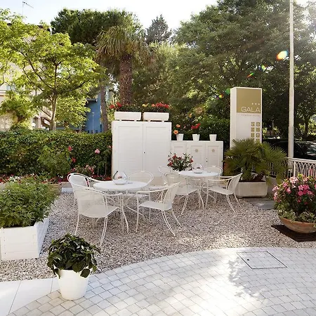 Gala Hotel 3*