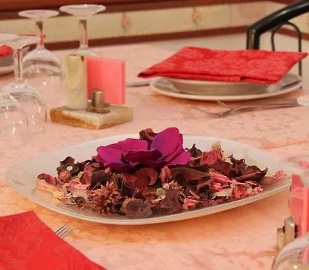 Santa Cecilia Hotel *