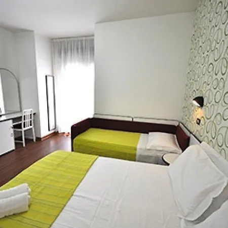 Adelphi Hotel