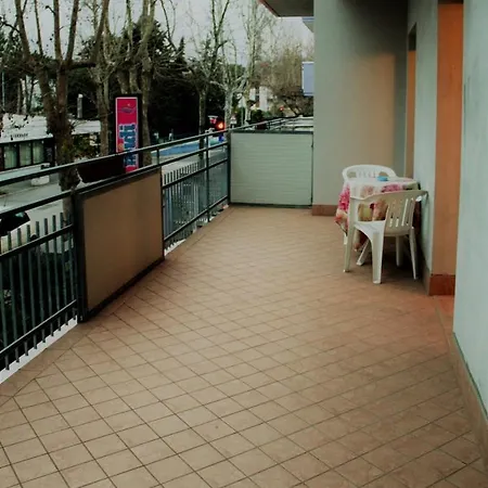Midi Hotel *