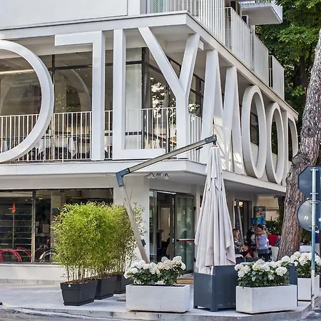 Hollywood Hotel