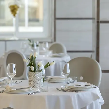 Tiffany's Hotel