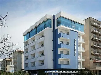 Commodore Hotel 3*