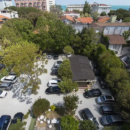 Zanarini Hotel 3*
