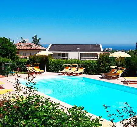Residenze Al Colle Dei Pini 3* Riccione