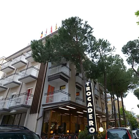 Trocadero 2*