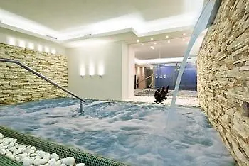 Sarti 酒店 里乔内