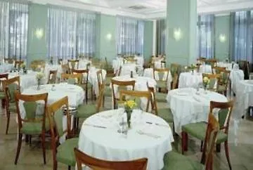 Vienna Touring 호텔 4*