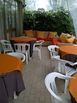 Lh Hotel