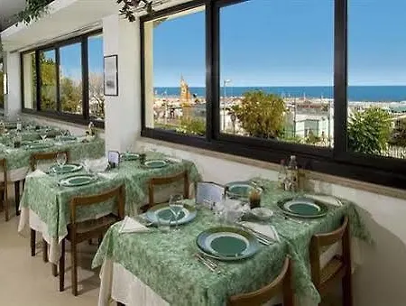 Hotel Strand 호텔 리치오네